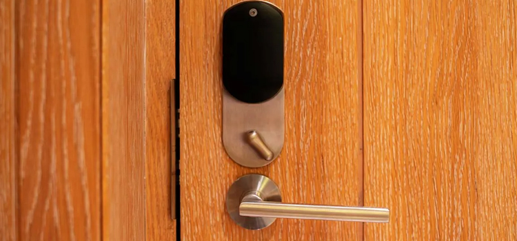 Automatic Locking Door Knob Ojai